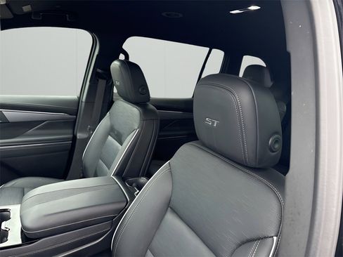 Used 2025 Buick Enclave Sport Touring image 10