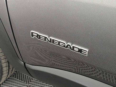 Used 2019 Jeep Renegade Latitude FWD image 11