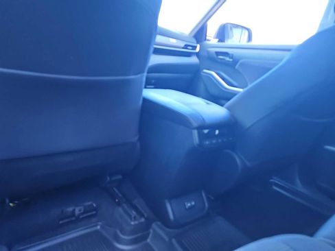 Used 2023 Toyota Highlander L image 22