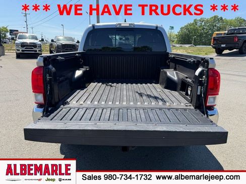 Used 2017 Toyota Tacoma TRD Off-Road w/ Tow Package (A/T) image 5