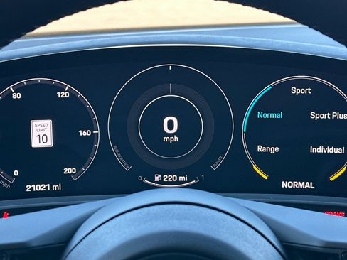 Used 2023 Porsche Taycan image 24