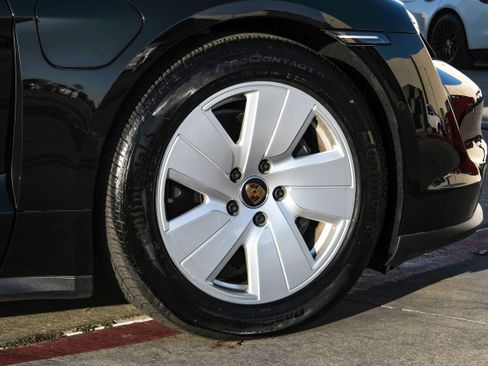 Used 2021 Porsche Taycan image 52