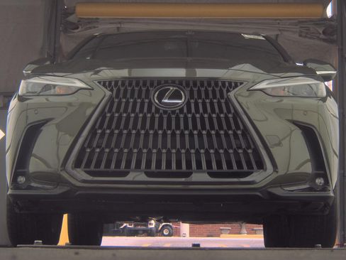Used 2024 Lexus NX 250 FWD image 2