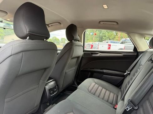 Used 2018 Ford Fusion SE w/ Fusion SE Technology Package FWD image 20