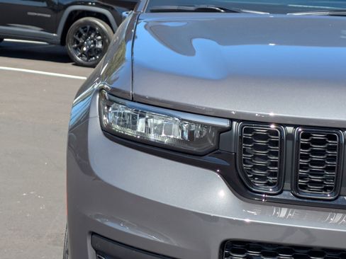 New 2025 Jeep Grand Cherokee L Laredo AWD/4WD image 9