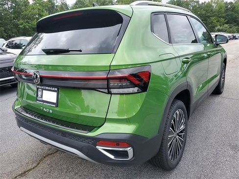 New 2025 Volkswagen Taos SE image 4