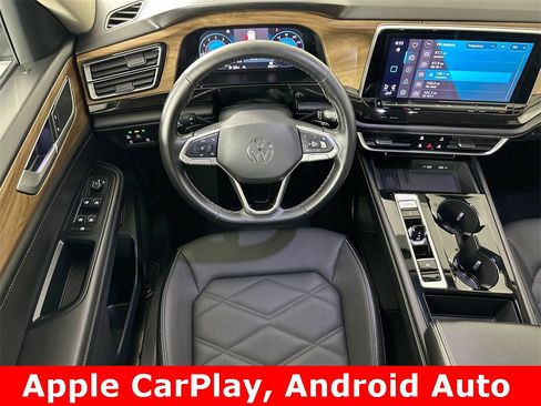 Used 2025 Volkswagen Atlas SE image 2