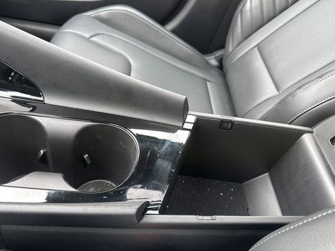 Used 2025 Hyundai Elantra Limited image 30