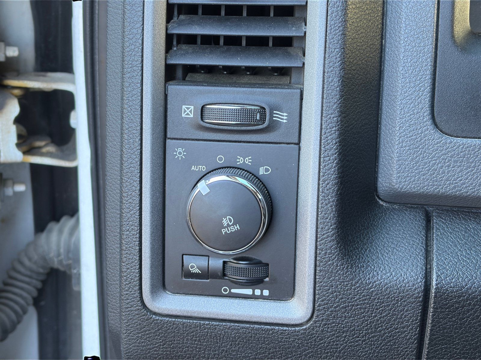 Used 2017 RAM 1500 Express AWD/4WD image 21