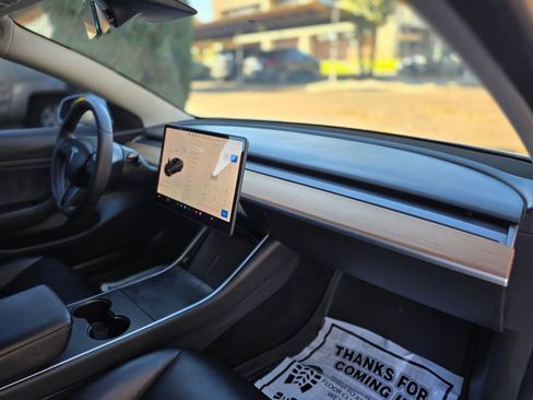 Used 2020 Tesla Model 3 Standard Range Plus image 25