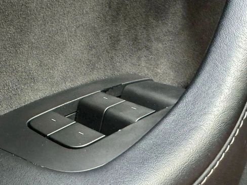 Used 2023 Tesla Model 3 Standard Range image 30