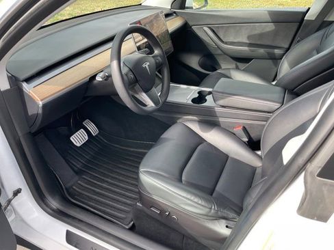 Used 2022 Tesla Model Y Performance image 11