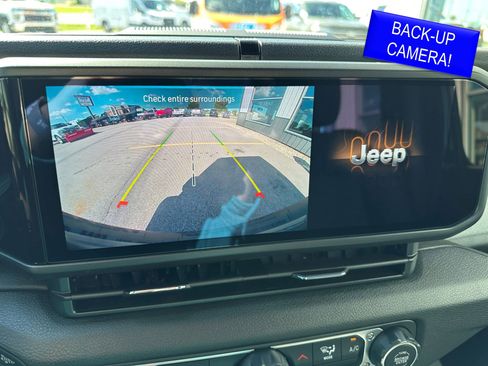 Used 2025 Jeep Wrangler Sport image 3