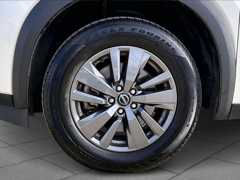 Used 2024 Nissan Pathfinder SV image 10