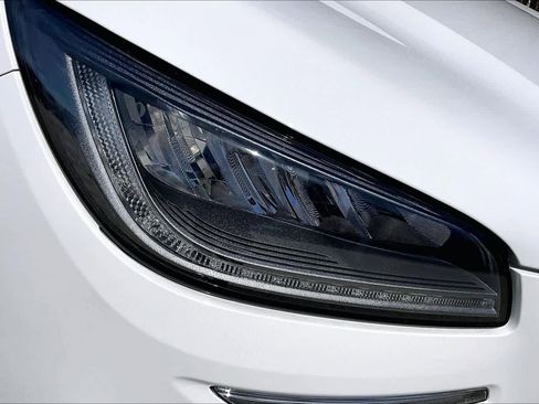 Used 2022 Lincoln Corsair AWD w/ Premium Package image 27