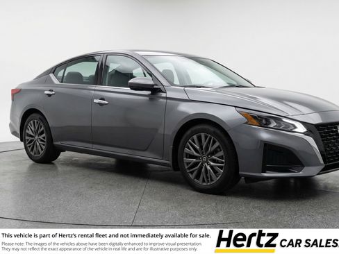 Used 2025 Nissan Altima 2.5 SV FWD image 1