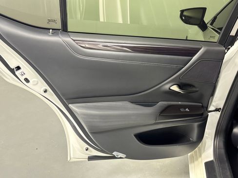 Used 2019 Lexus ES 350 Luxury w/ Accessory Package 2 image 33