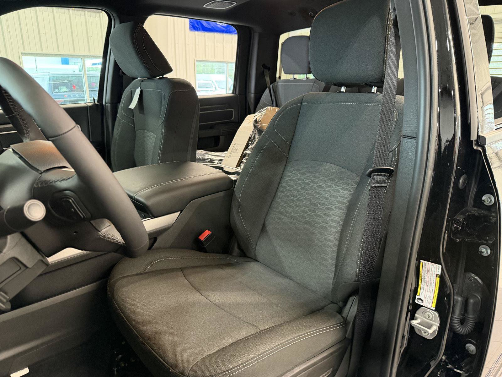 New 2027 RAM 3500 Big Horn AWD/4WD image 17