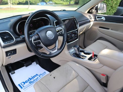 Used 2019 Jeep Grand Cherokee Limited w/ Luxury Group II RWD image 25