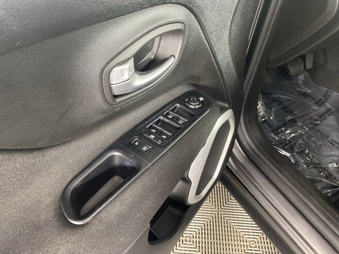 Used 2019 Jeep Renegade Sport AWD/4WD image 14
