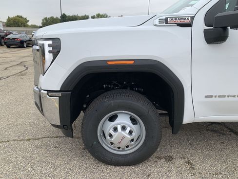 New 2025 GMC Sierra 3500 Pro w/ Convenience Package image 33