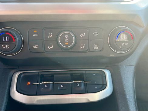 Used 2023 GMC Acadia SLT image 16