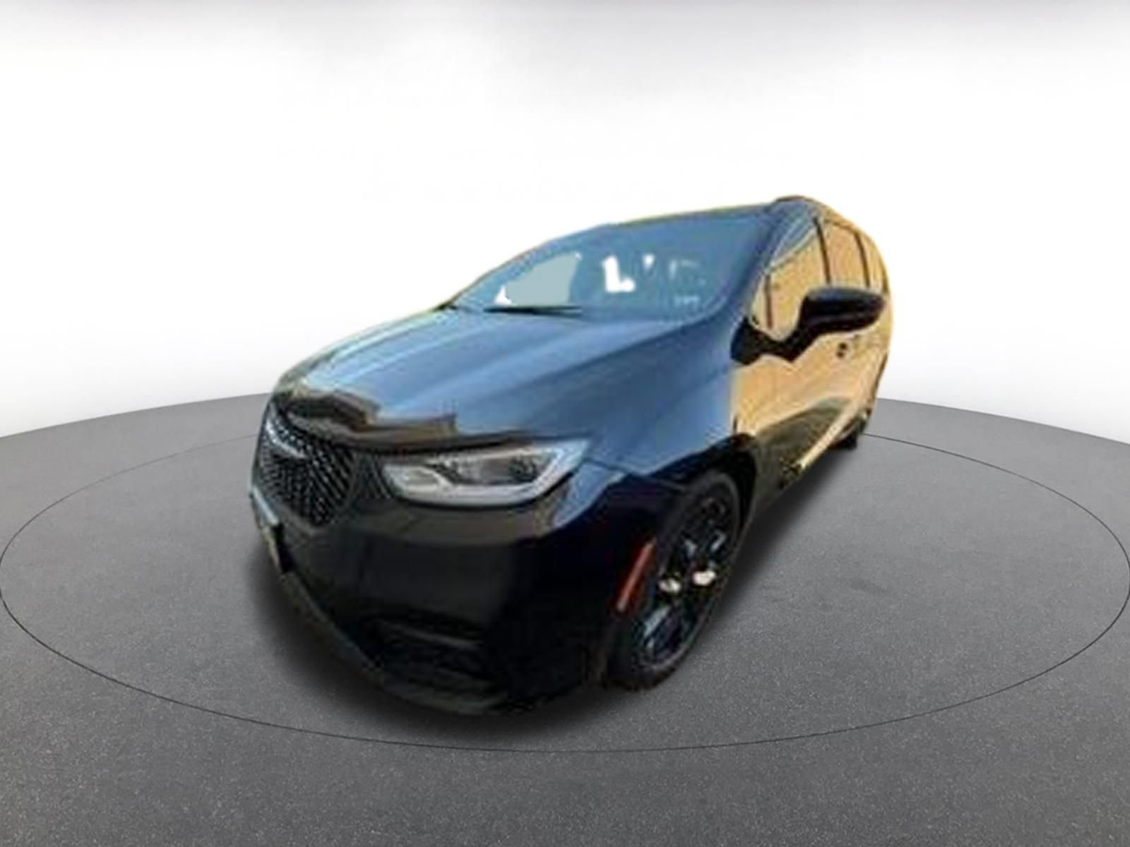 Used 2025 Chrysler Pacifica Limited FWD image 2