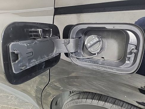 Used 2022 Kia Carnival LX image 11