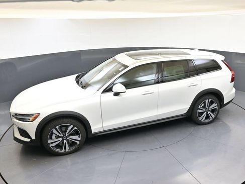 New 2026 Volvo V60 B5 Cross Country Plus w/ Protection Package Premier image 44