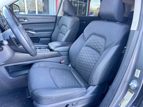 Used 2022 Nissan Pathfinder SV FWD image 17
