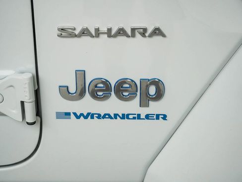 Used 2023 Jeep Wrangler Unlimited Sahara AWD/4WD image 9
