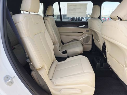 New 2026 Jeep Grand Cherokee L Limited AWD/4WD image 17