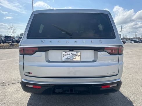 Used 2024 Jeep Wagoneer Series II w/ Flexible Seating Group image 5