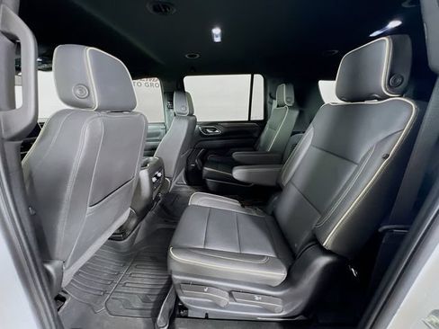 Used 2024 GMC Yukon XL SLT w/ SLT Luxury Package AWD/4WD image 23