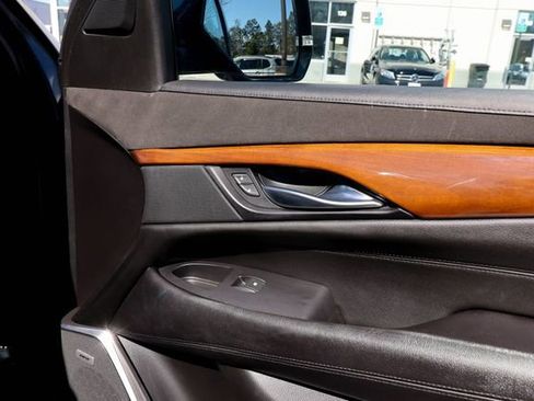 Used 2019 Cadillac Escalade Luxury AWD/4WD image 49