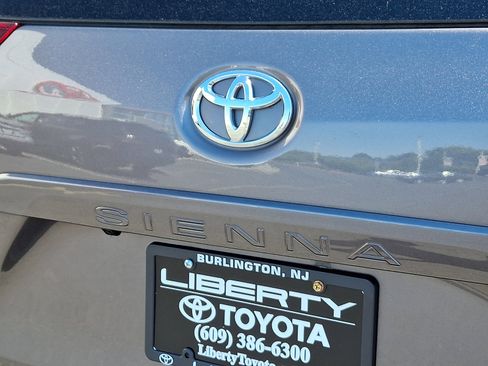 Used 2020 Toyota Sienna LE FWD image 29