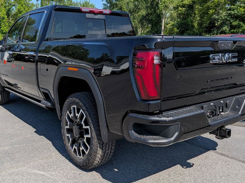 New 2026 GMC Sierra 2500 Denali Ultimate w/ LPO, Black Badging Package AWD/4WD image 8