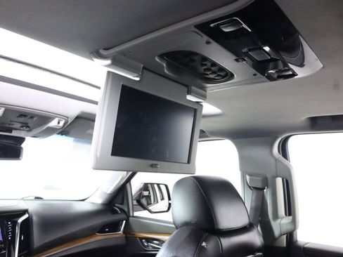 Used 2016 Cadillac Escalade Premium image 35