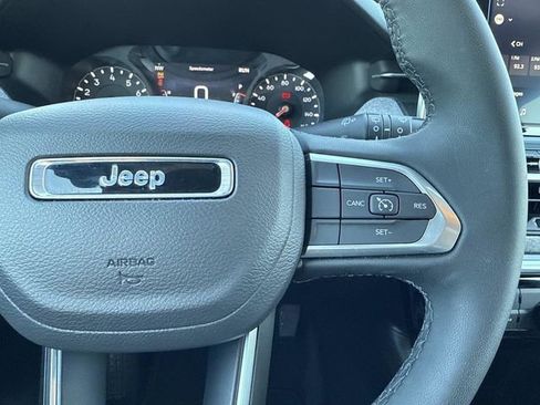 Used 2025 Jeep Compass Latitude image 16