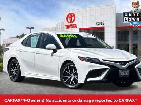 Used 2024 Toyota Camry SE image 2