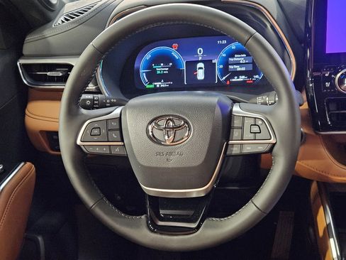 New 2026 Toyota Highlander Platinum AWD/4WD image 15