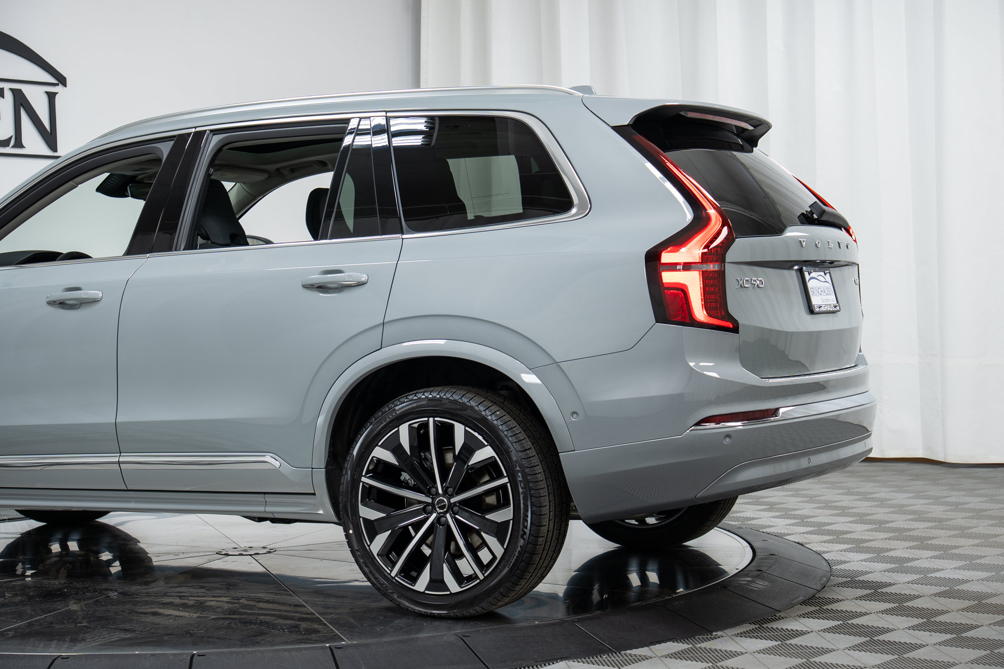 New 2026 Volvo XC90 T8 Plus w/ Protection Package Premier AWD/4WD image 29