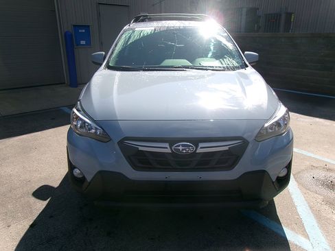Used 2021 Subaru Crosstrek 2.0i Premium image 2
