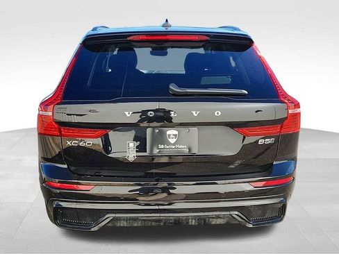 Certified 2025 Volvo XC60 B5 Core w/ Climate Package image 4