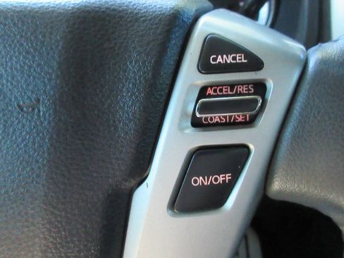Used 2017 Nissan Titan SV RWD image 35