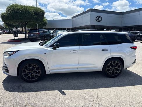 Used 2024 Lexus TX 500h AWD w/ Technology Package image 2