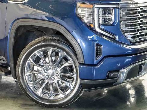 Used 2023 GMC Sierra 1500 Denali w/ Technology Package AWD/4WD image 4