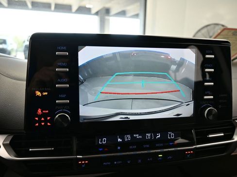 Used 2021 Toyota Sienna XLE image 21