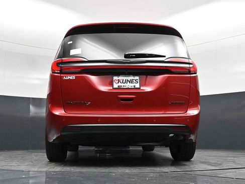New 2026 Chrysler Pacifica Limited FWD image 63