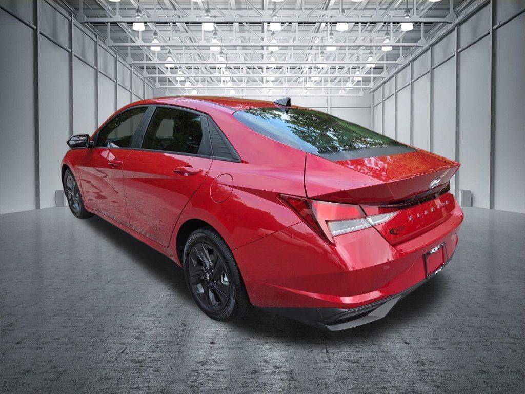 Used 2021 Hyundai Elantra SEL FWD image 5